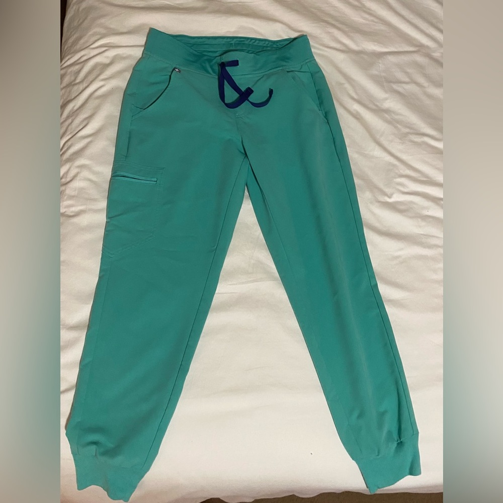 Womens Figs Scrub bottoms ; surgical green small petite joggers